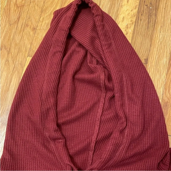 3/$25 Hollister Burgundy Maroon Waffle Knit Hoodie Size Medium - Picture 7 of 7